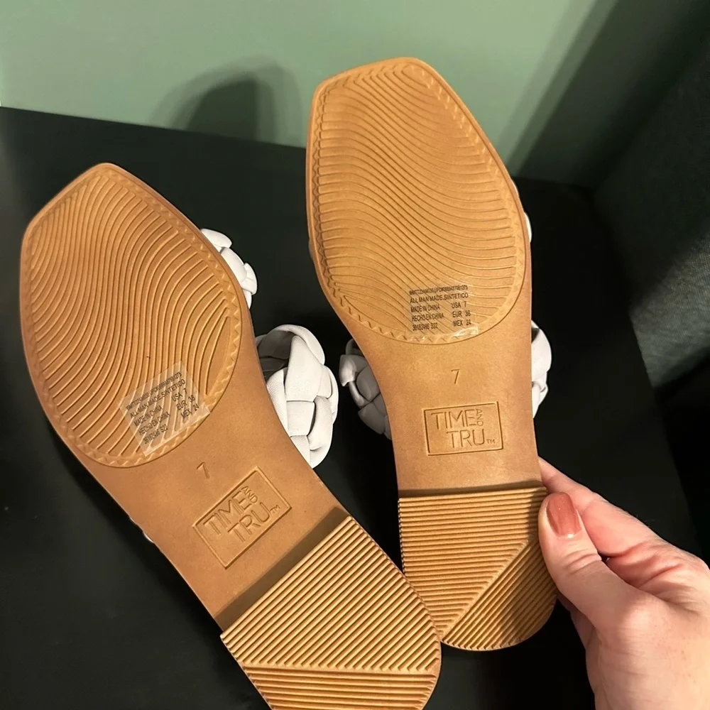 Women's 7 Braided Sandals - Picture 3 of 6